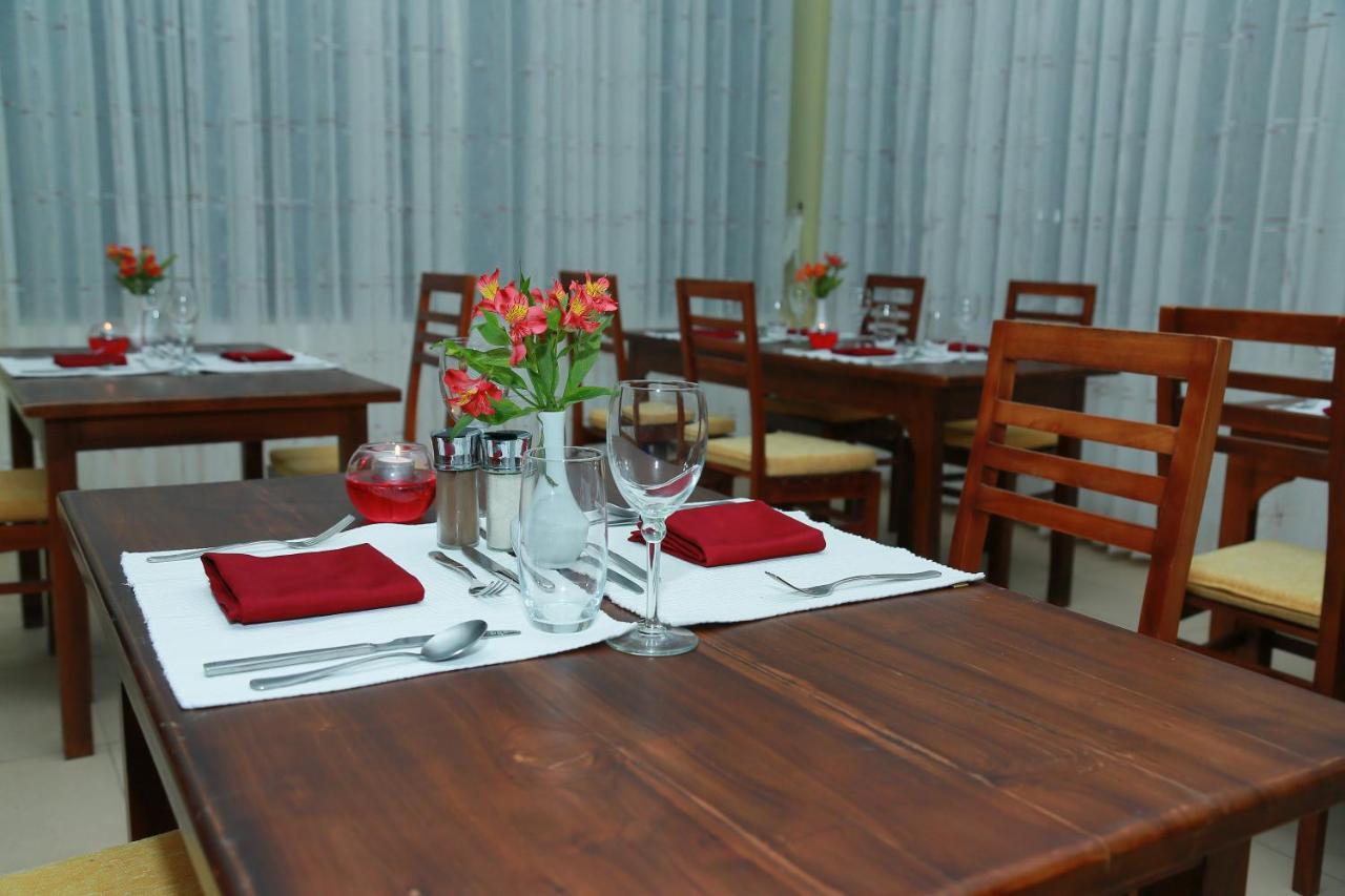 Lourdes Hotel Νουβάρα Ελίγια Εξωτερικό φωτογραφία