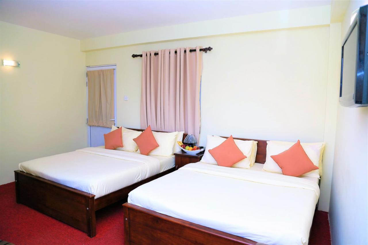 Lourdes Hotel Νουβάρα Ελίγια Εξωτερικό φωτογραφία