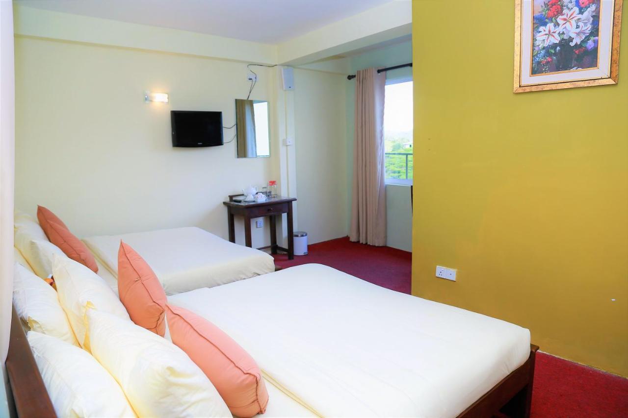 Lourdes Hotel Νουβάρα Ελίγια Εξωτερικό φωτογραφία