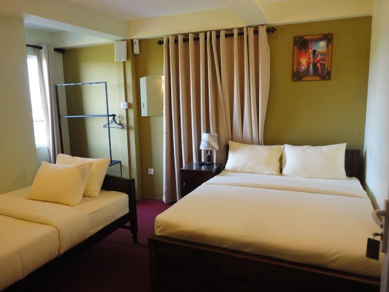 Lourdes Hotel Νουβάρα Ελίγια Εξωτερικό φωτογραφία